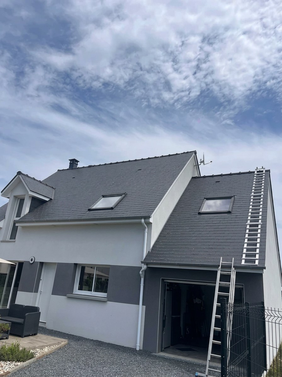 Toiture ardoise d'une maison contemporaine, chantier WT Couverture